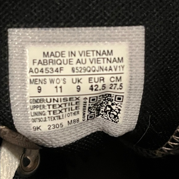 Converse High-Tops in Black and Cream - Picture 5 of 7